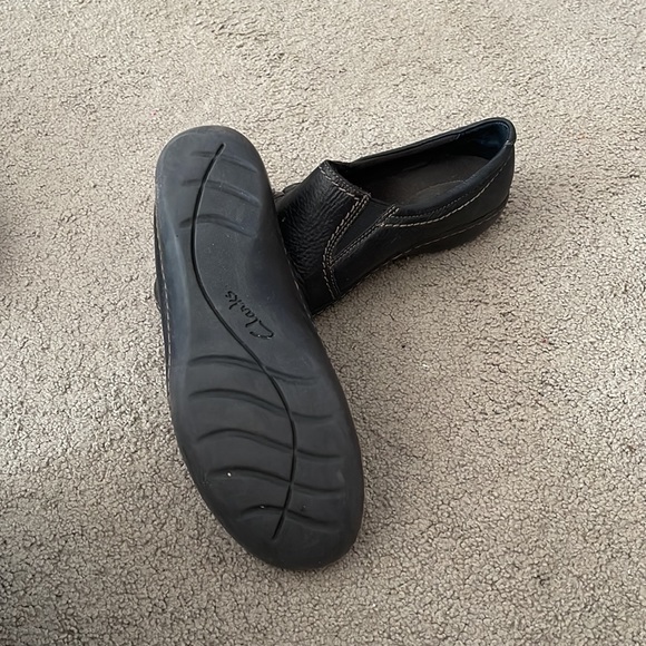 Cute black leather shoes size 9 - Picture 4 of 4